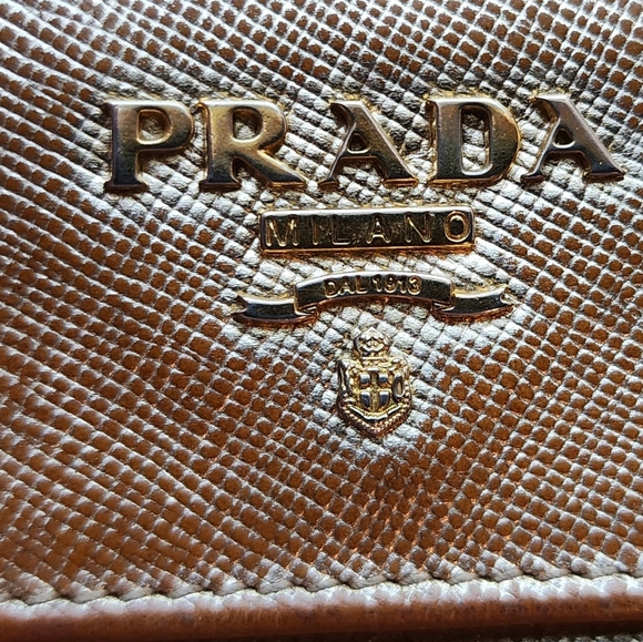 Used‎ Prada gold wallet with COA - Picture 4 of 16
